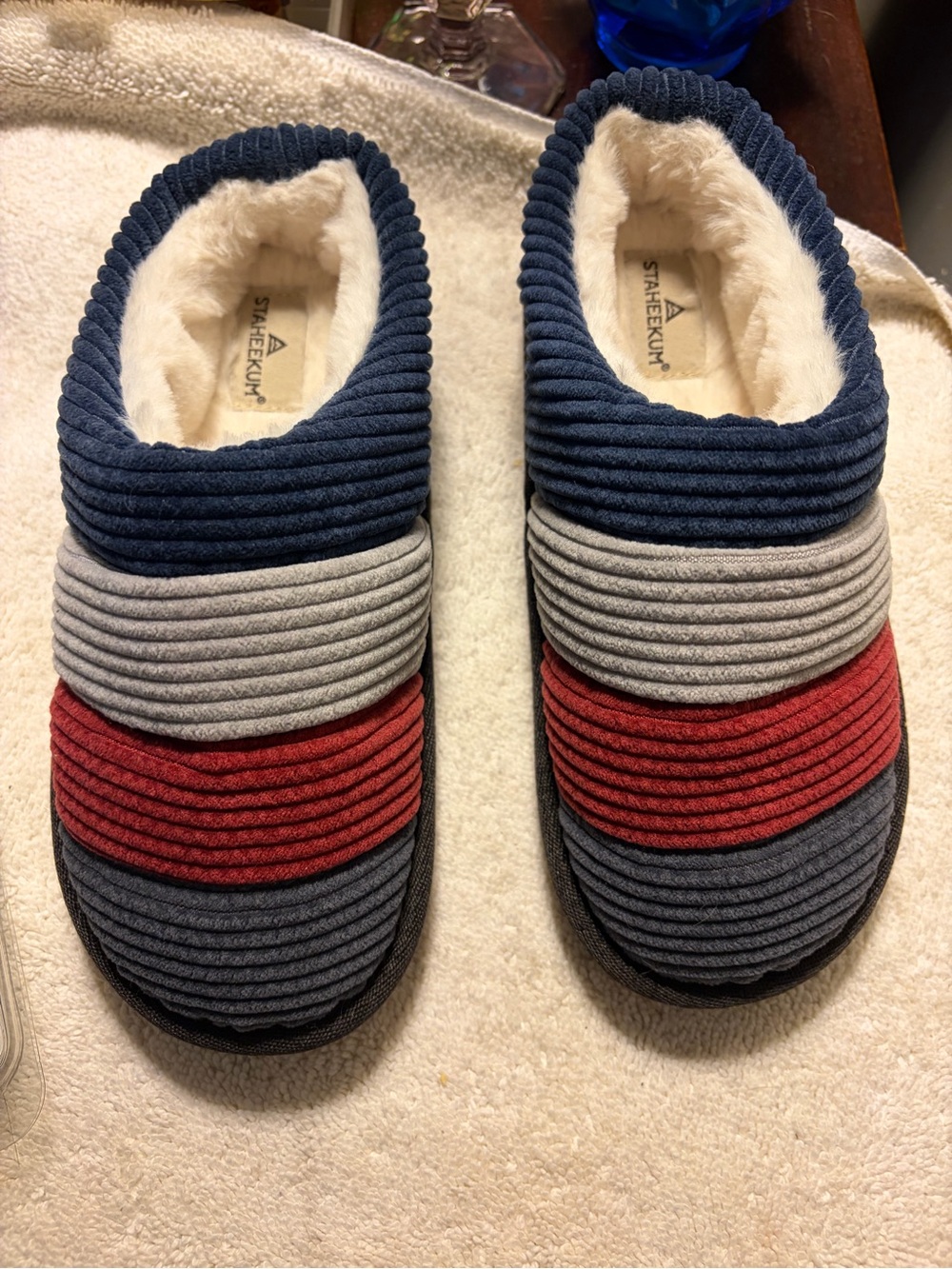 STAHEEKUM Unisex Cozy Slip-Ons in red white and blue size K2 New without tax